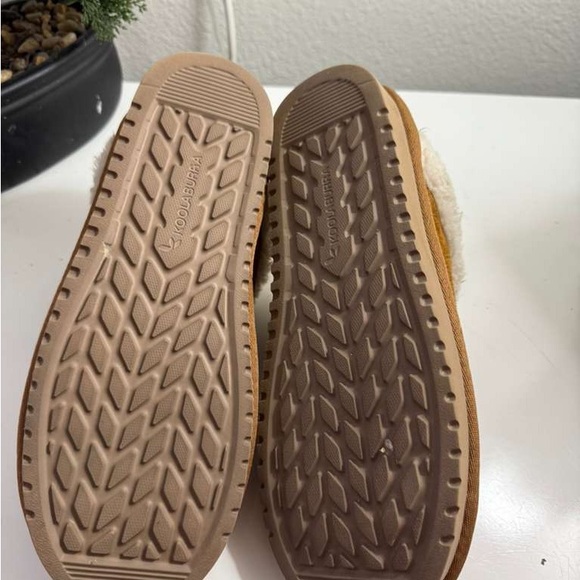 UGG koolaburra Tan Moccasins with Cream Fur Lining - Picture 4 of 5